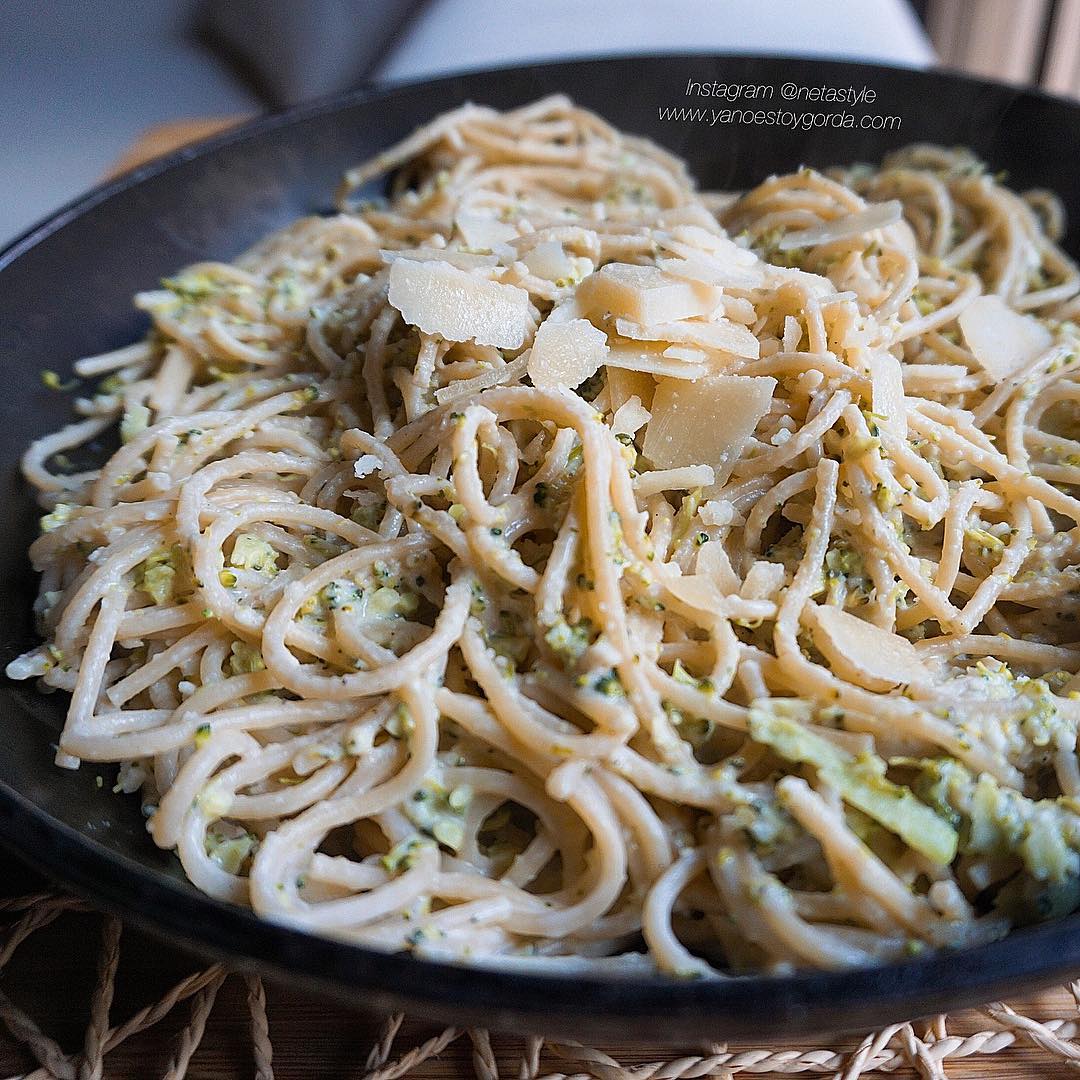 ESPAGUETIS CON BRÓCOLI Y CREMA DE QUESO