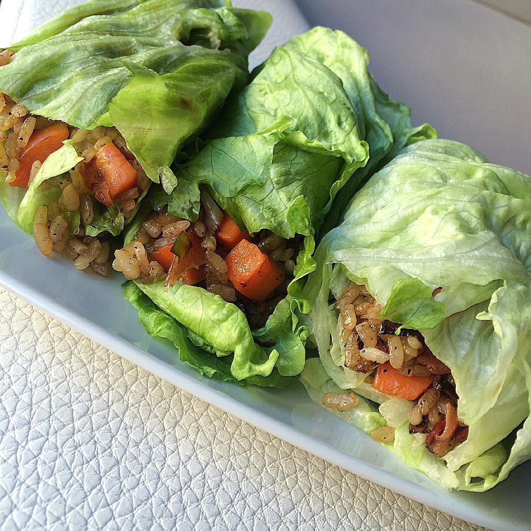 Rollos de lechuga y arroz