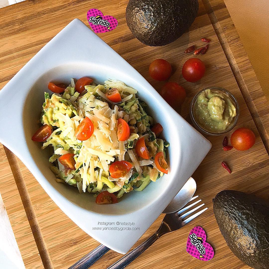 ESPAGUETIS DE CALABACÍN CON AGUACATE