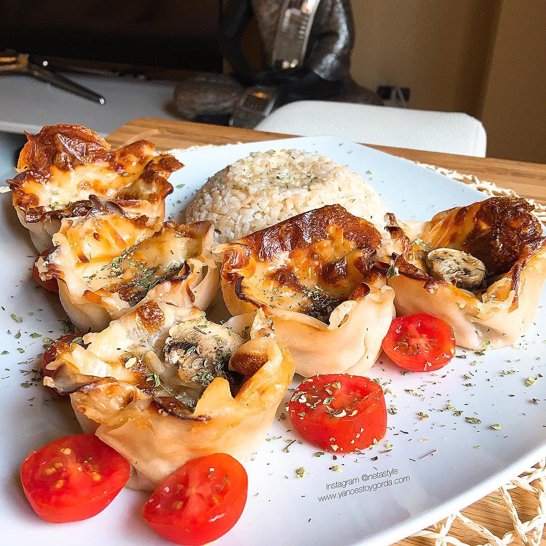 Rosas de pavo rellenas de champiñones