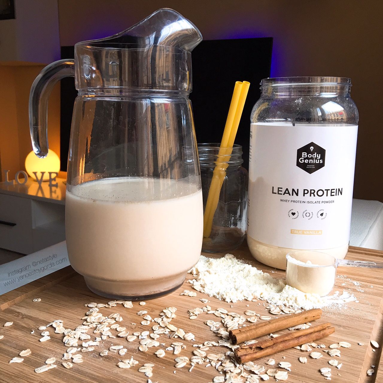 Leche de avena casera con proteína de vainilla y canela