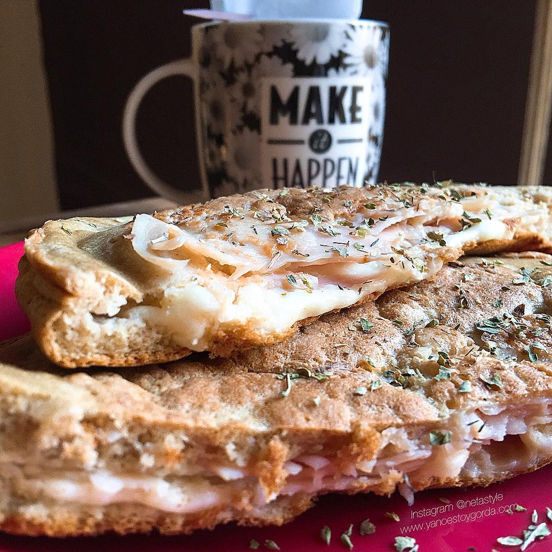 Maxi tortita de avena rellena de queso y pavo "fit"