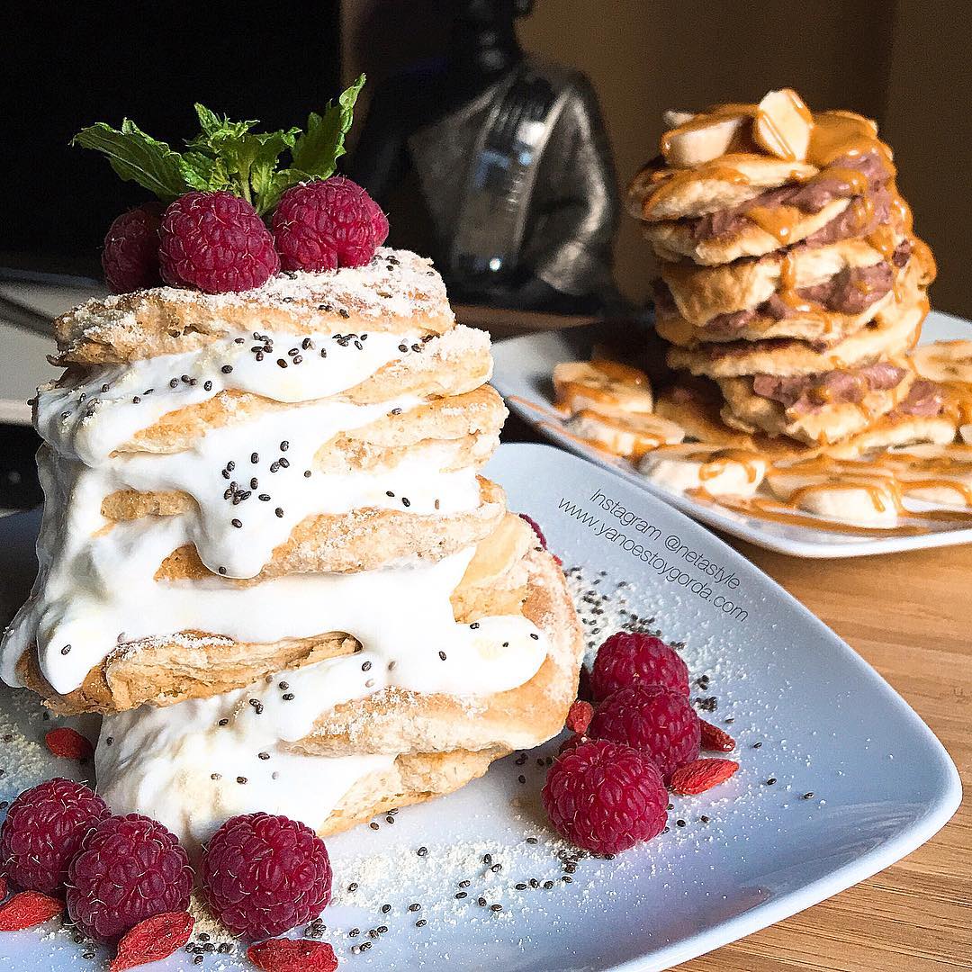 Torres de esponjosas tortitas de avena