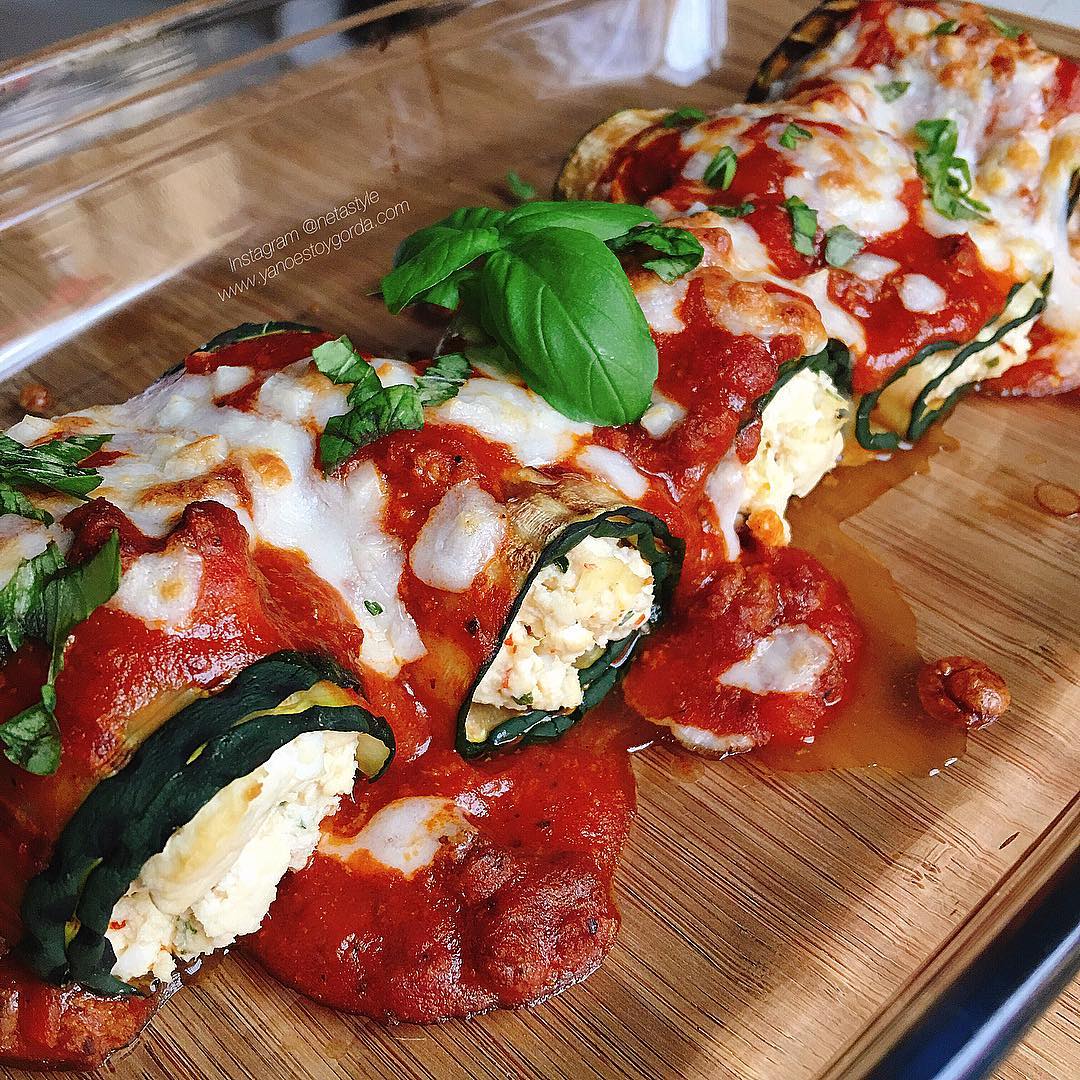 Canelones de calabacín rellenos de pollo y huevo