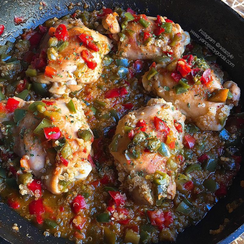 Pollo con quinoa y pimientos