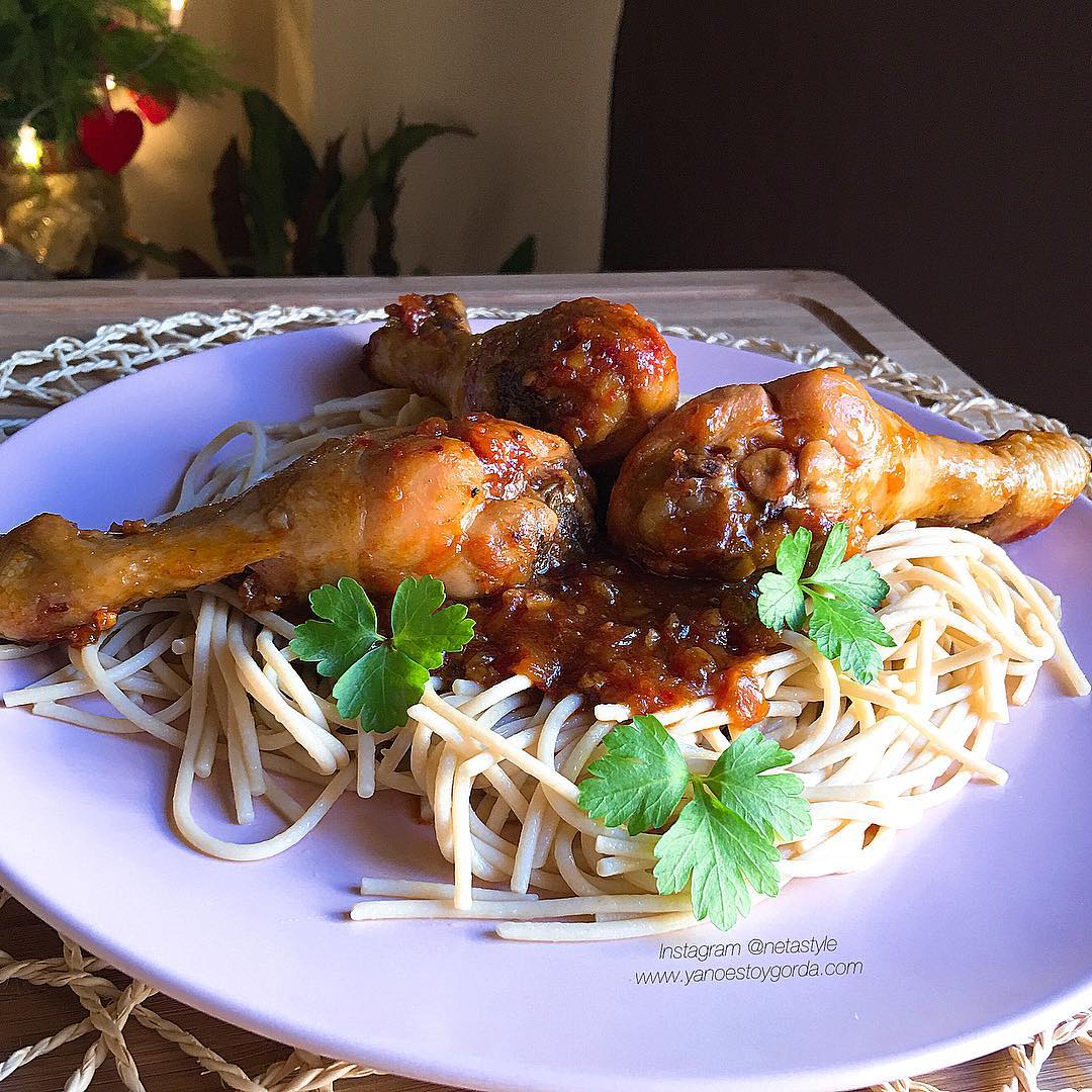 Muslitos de pollo encebollados con pimentón