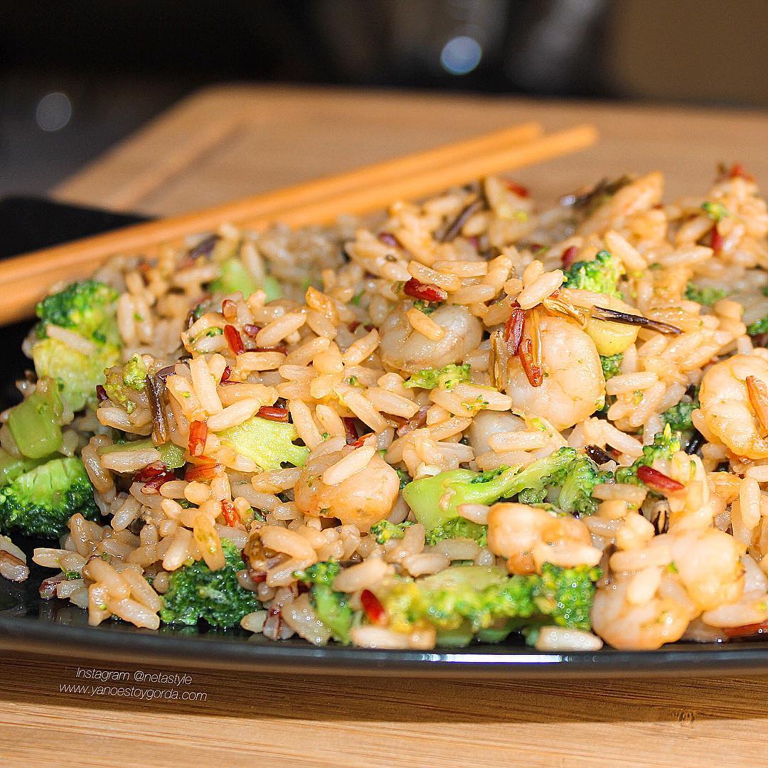 ARROZ SALVAJE CON BRÓCOLI Y GAMBAS ARROZ SALVAJE CON BRÓCOLI Y GAMBAS