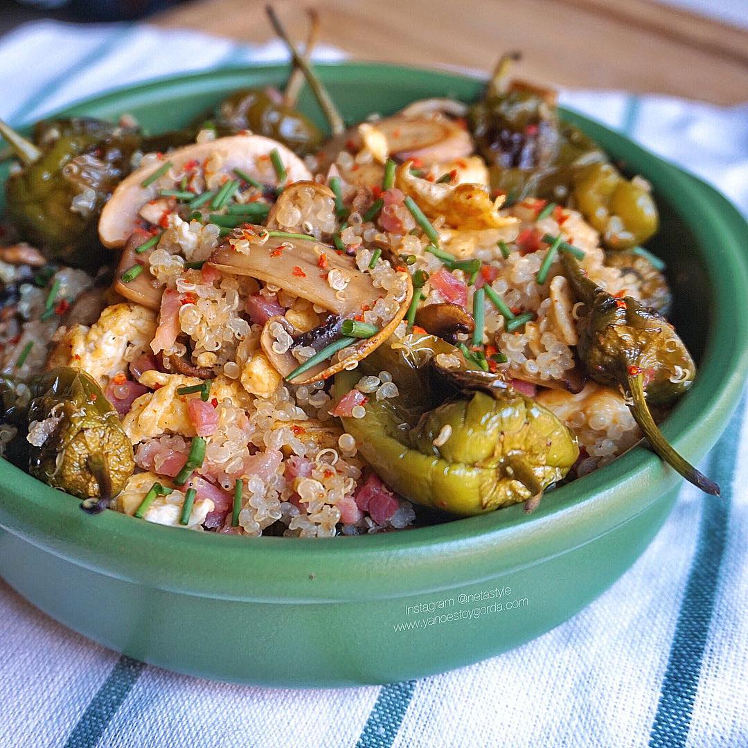 Quinoa con champiñones, pimientos del padrón, tortilla y jamoncito