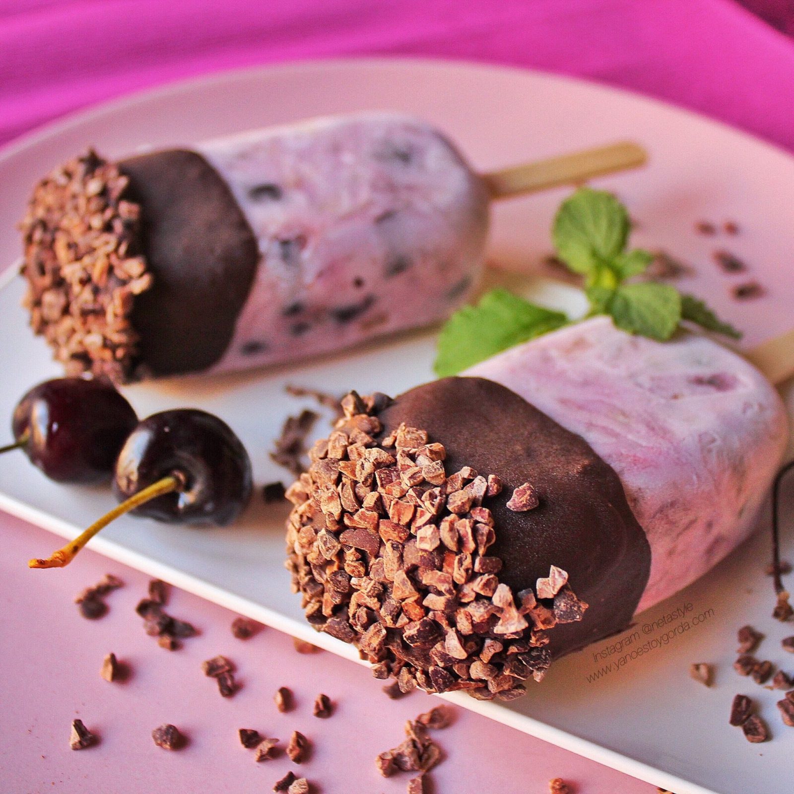 Helado saludable de cerezas y cacao HELADO CREMOSO DE CEREZAS Y CACAO