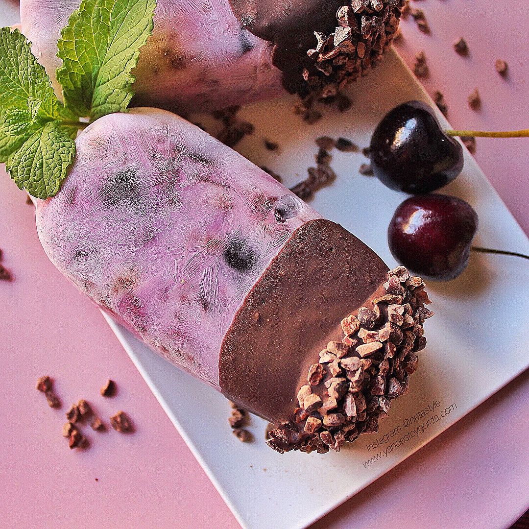 Helado saludable de cerezas y cacao Helado saludable de cerezas y cacao