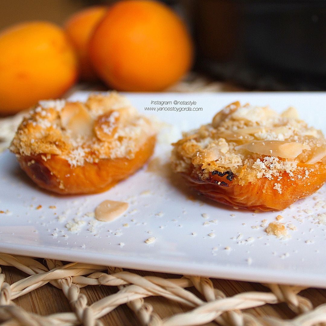 Albaricoques con almendras Albaricoques con almendras