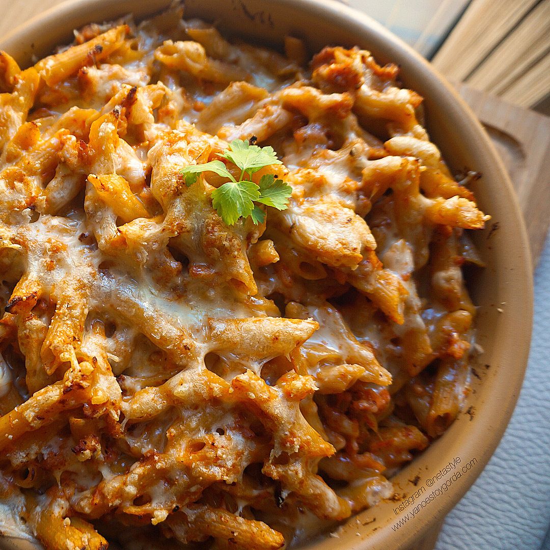 Macarrones integrales con pollo y queso