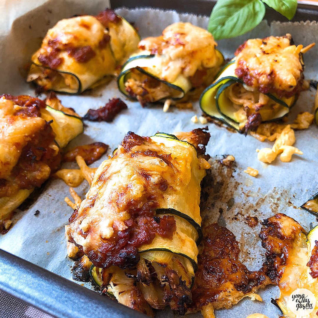 CANELONES DE CALABACÍN RELLENOS DE POLLO CANELONES DE CALABACÍN RELLENOS DE POLLO
