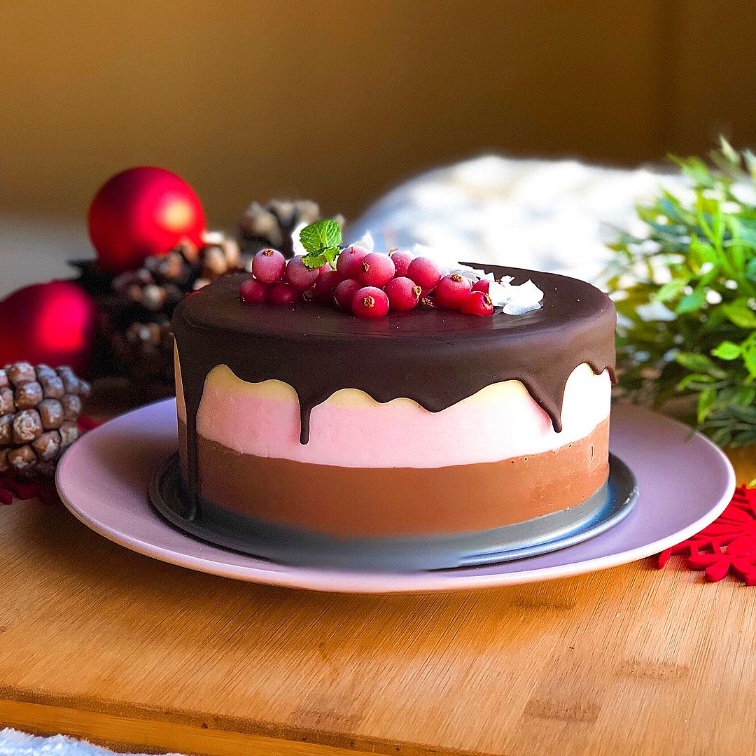 Mousse cheesecake de cacao, frambuesas y vainilla Mousse cheesecake de cacao, frambuesas y vainilla