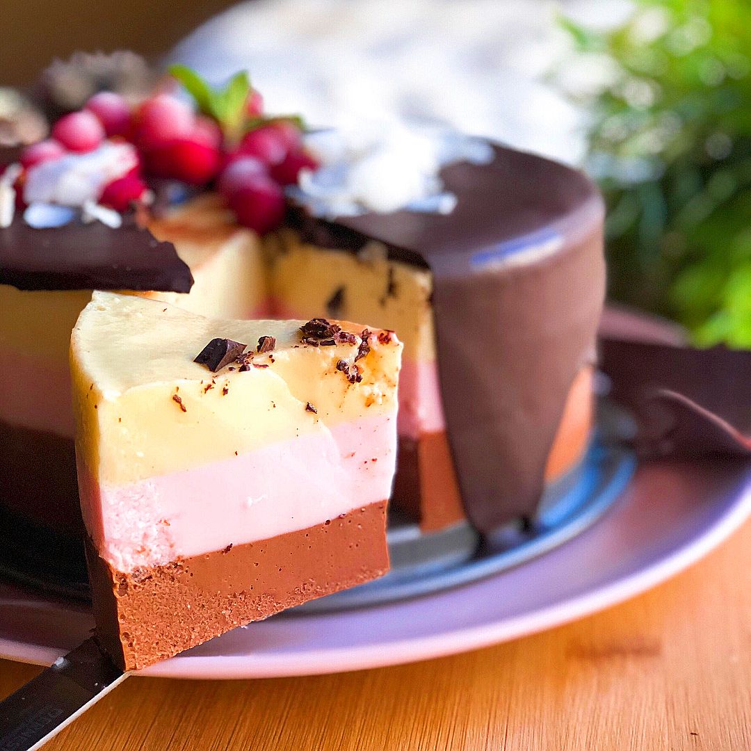 Mousse cheesecake de cacao, frambuesas y vainilla Mousse cheesecake de cacao, frambuesas y vainilla