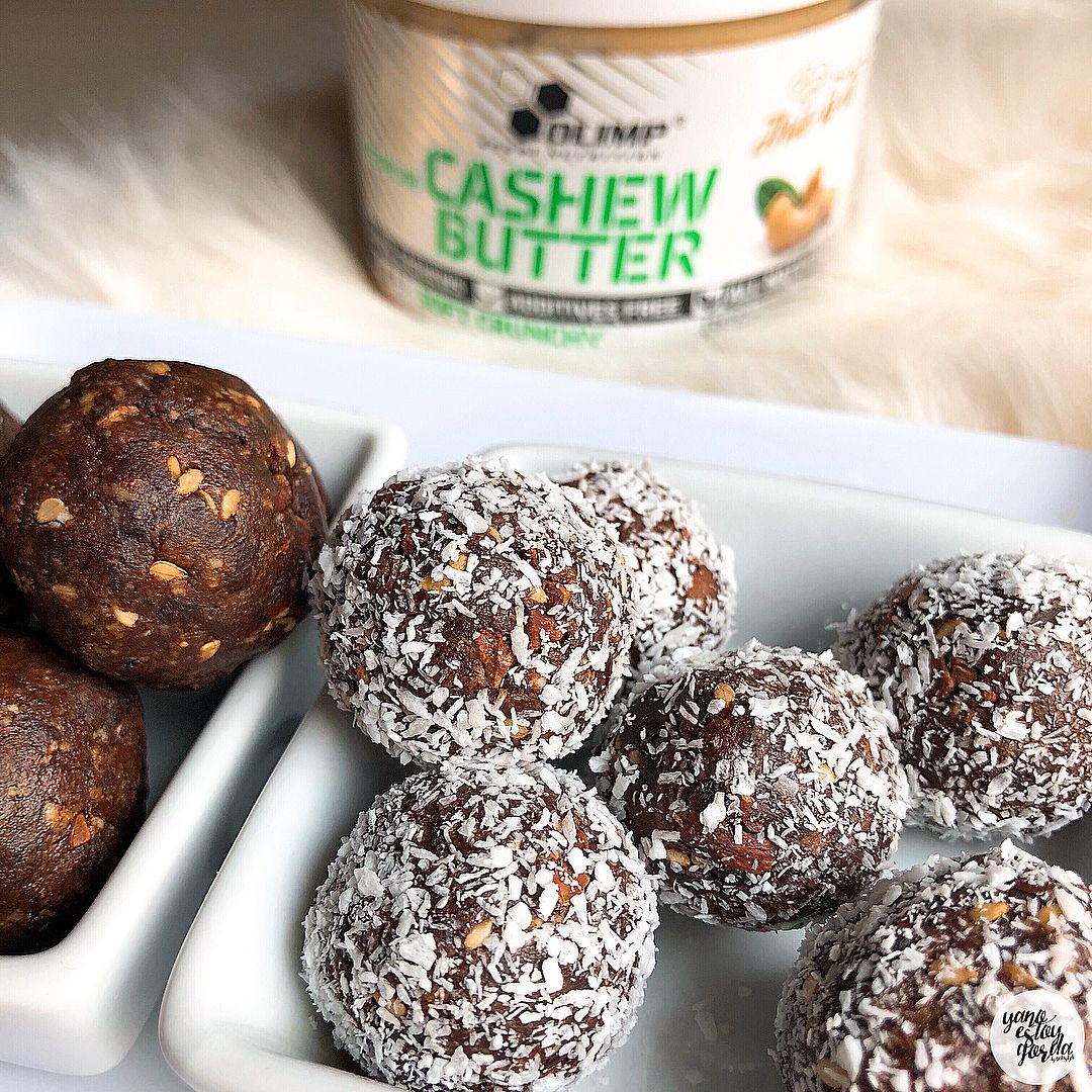 BOLITAS VEGANAS DE ANACARDOS Y CACAO BOLITAS VEGANAS DE ANACARDOS Y CACAO