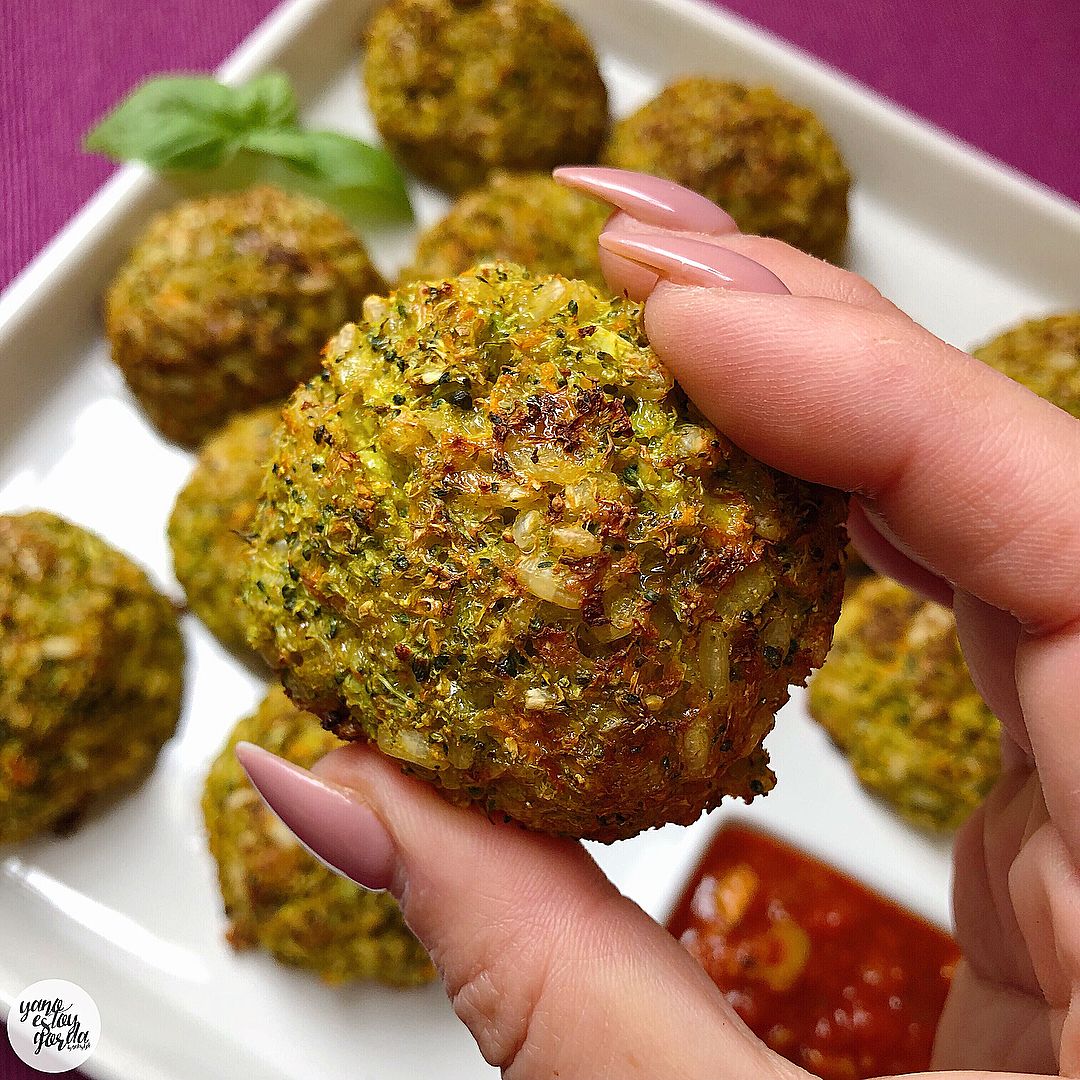 Medias lunas de brócoli, arroz, zanahoria y queso Medias lunas de brócoli, arroz, zanahoria y queso
