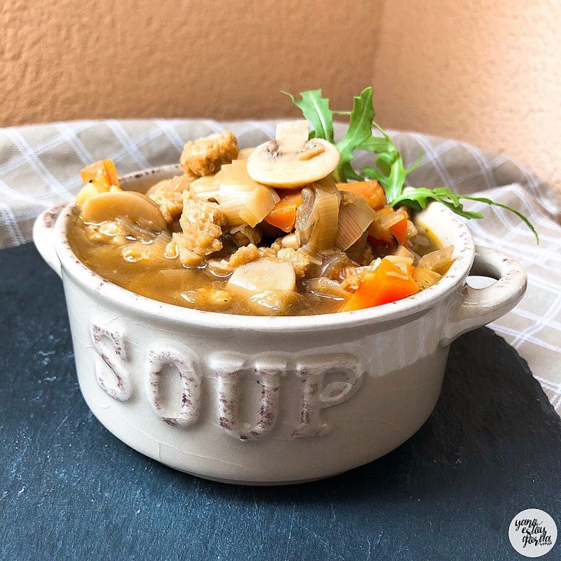 Sopa de champiñones con soja texturizada Sopa de champiñones con soja texturizada