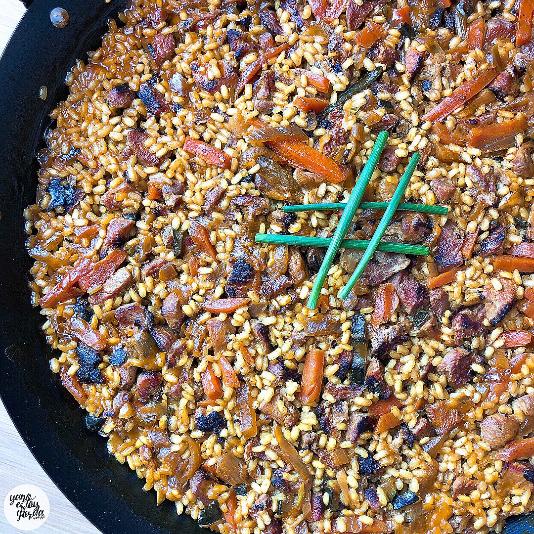 Arroz integral con pavo al ajillo y verduras con cúrcuma Arroz integral con pavo al ajillo y verduras con cúrcuma