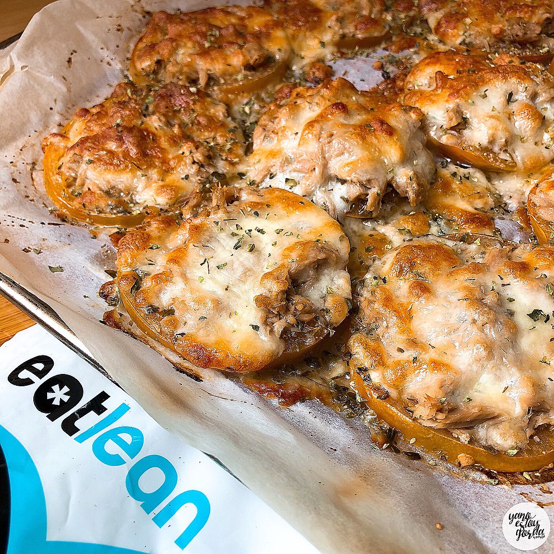 Tomates al horno con atún y queso