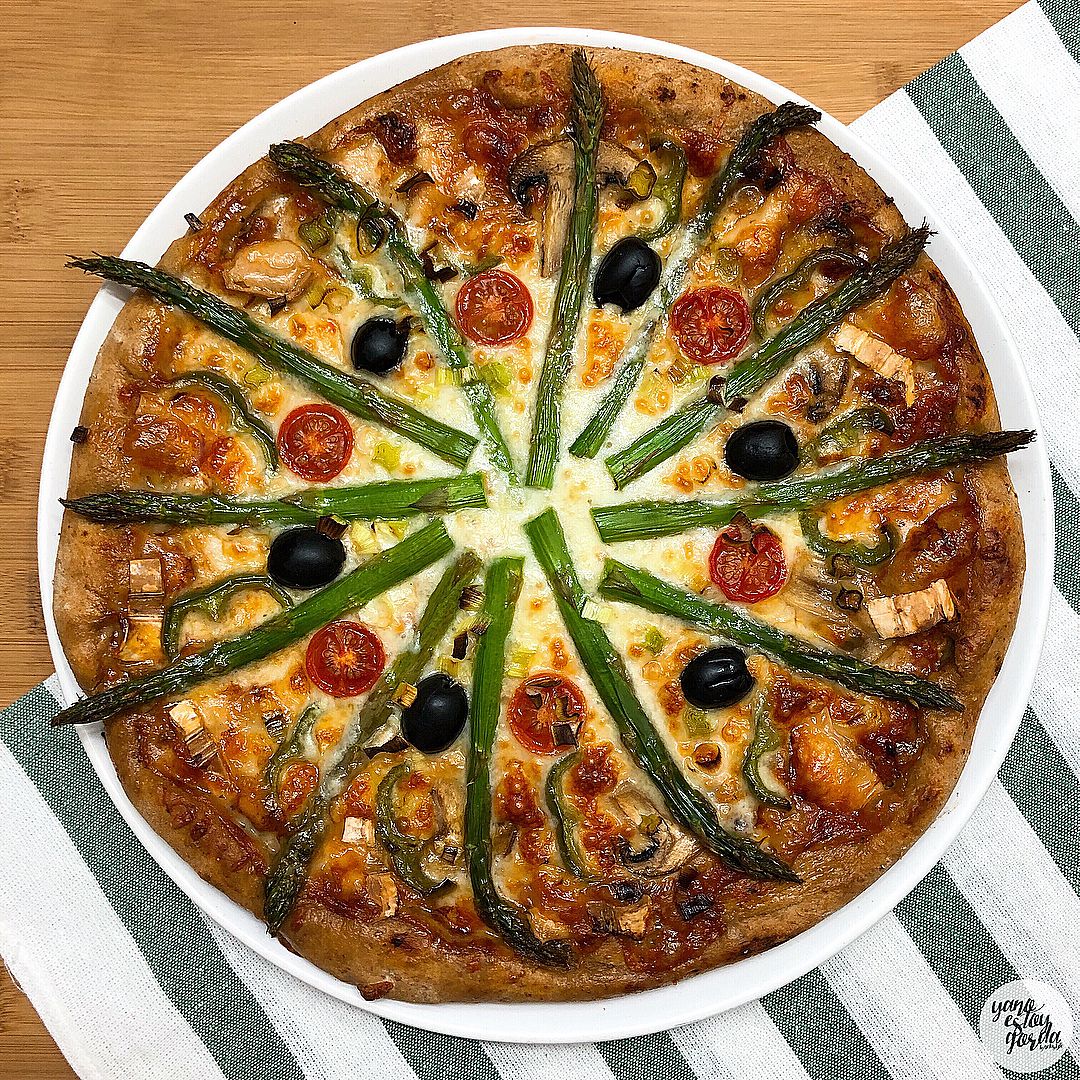 Pizza de espelta integral con espárragos Pizza de espelta integral con espárragos