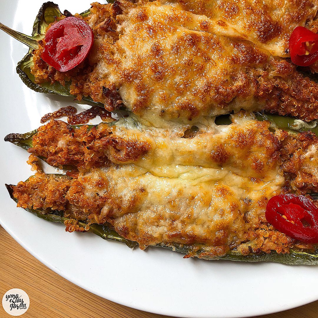 Pimientos rellenos de quinoa y atún