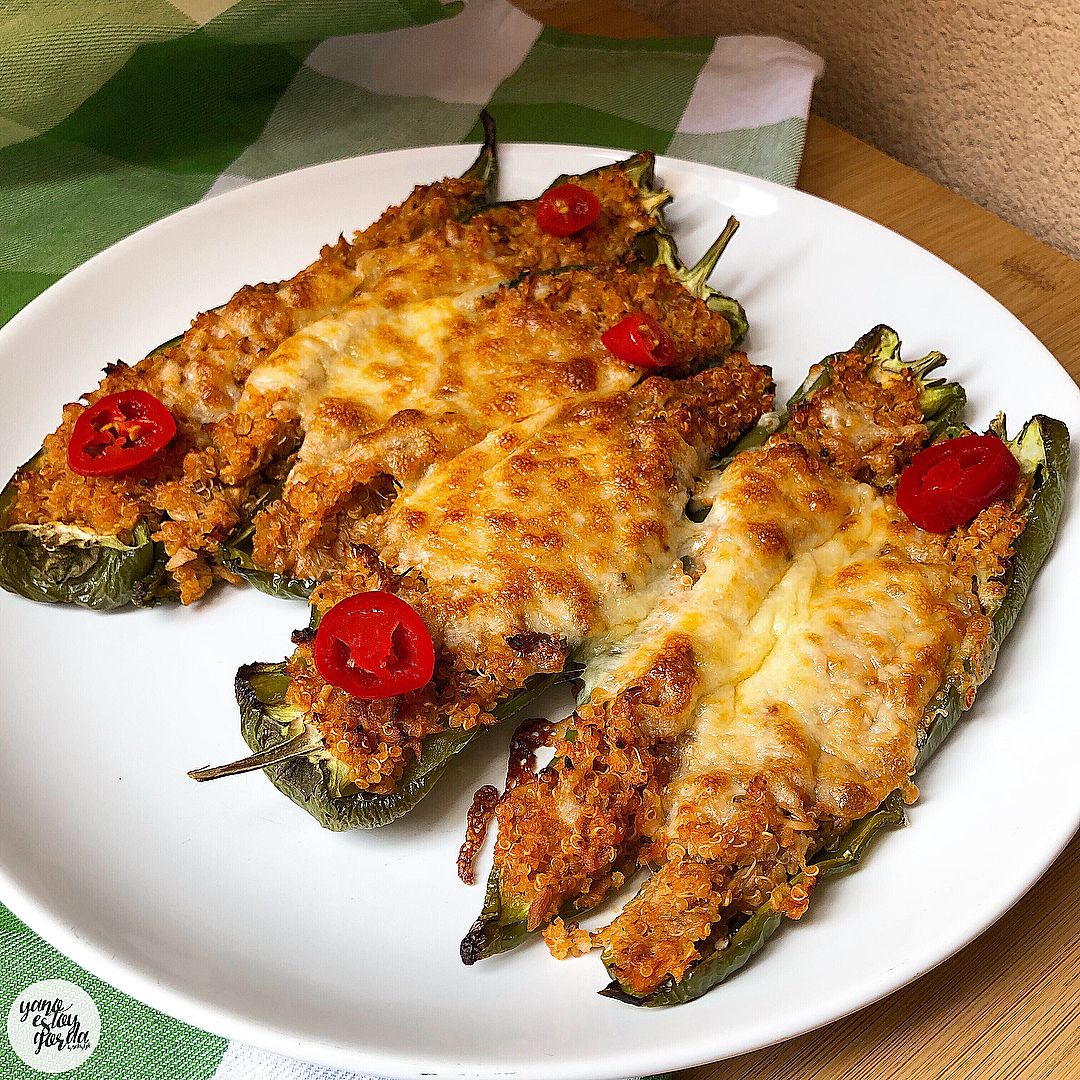 Pimientos rellenos de quinoa y atún Pimientos rellenos de quinoa y atún