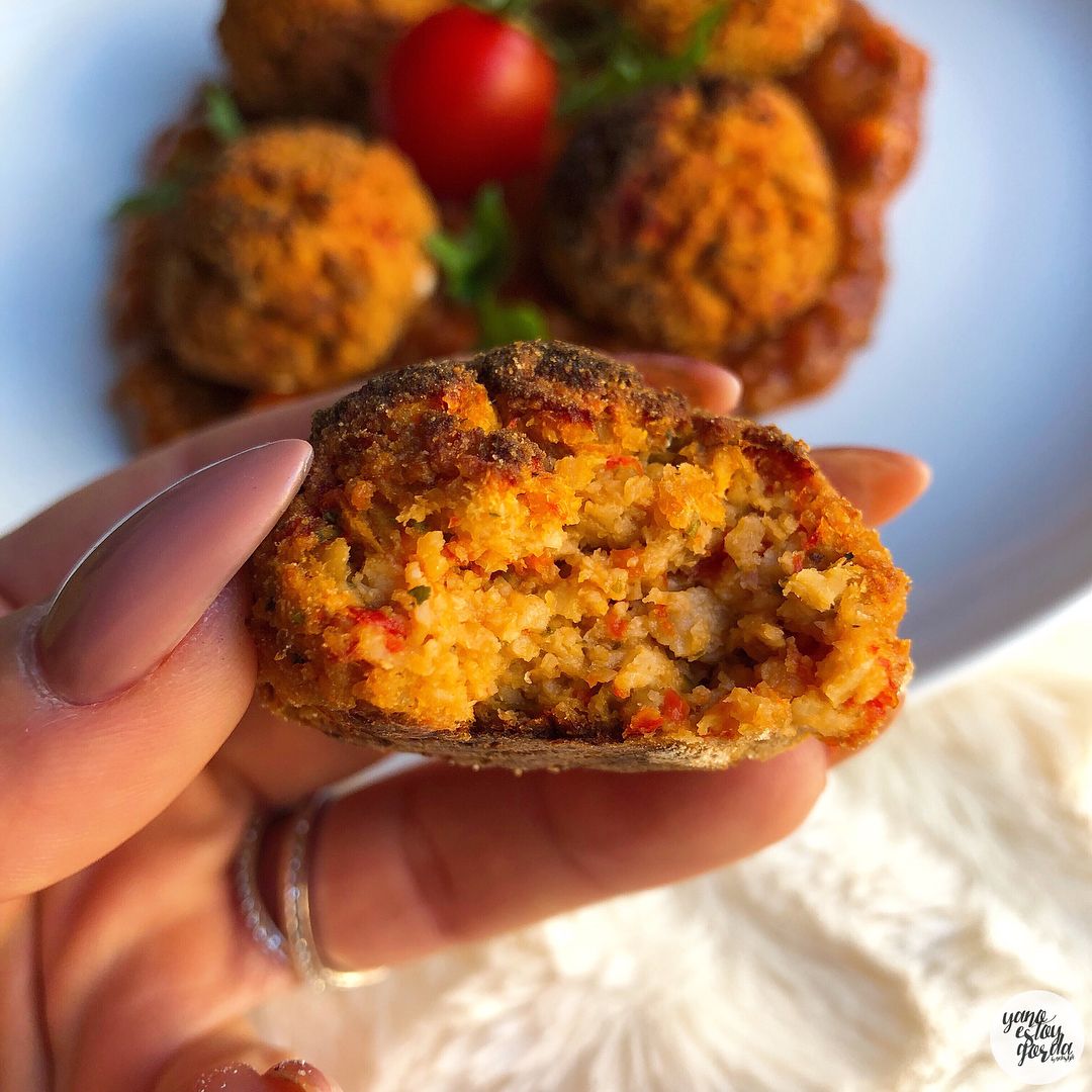 Bolitas de soja texturizada y pimientos rojos al horno Bolitas de soja texturizada y pimientos rojos al horno