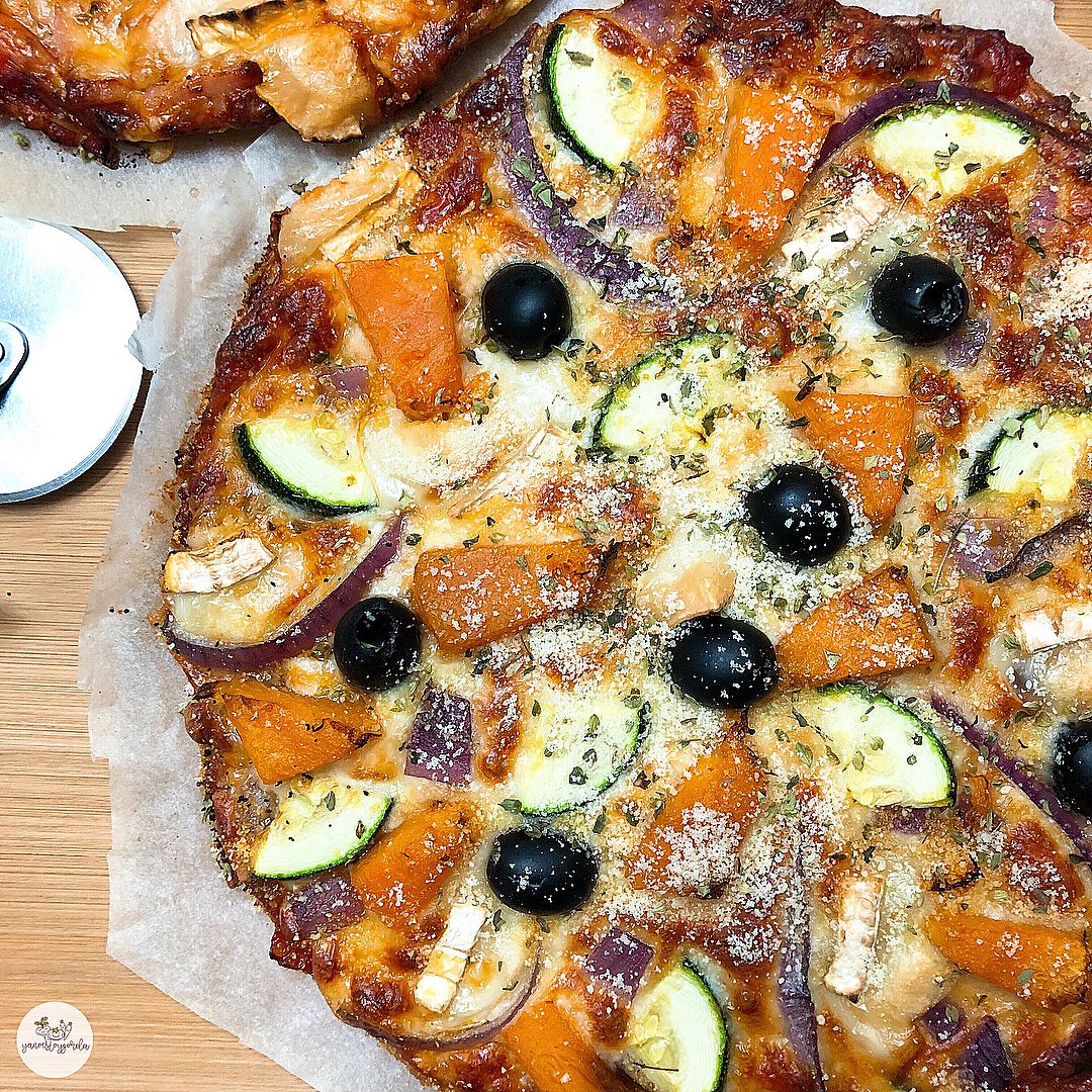 PIZZA DE ESPELTA INTEGRAL Y CALABAZA ASADA Pizza de espelta integral y calabaza asada
