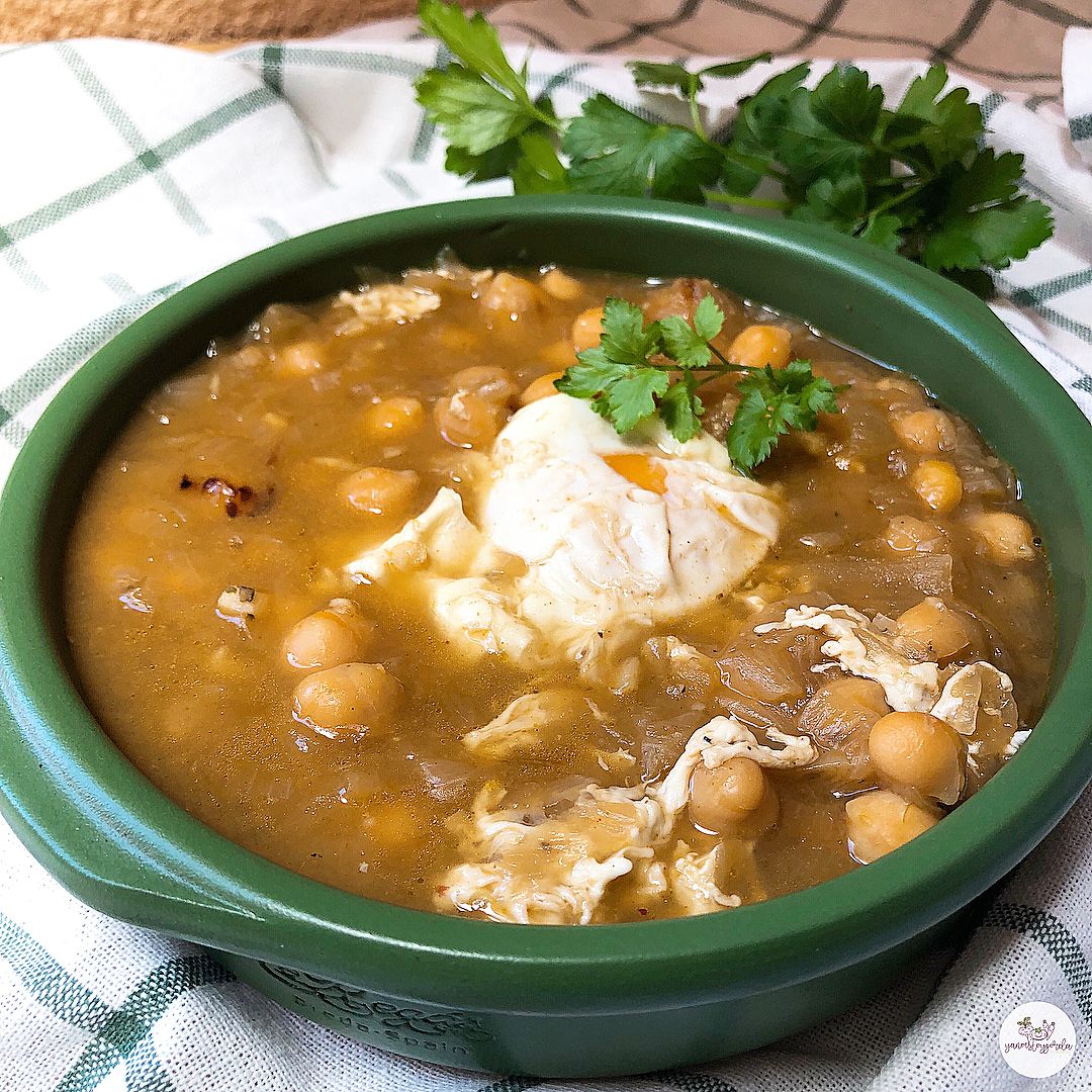 SOPA DE CEBOLLA Y GARBANZOS SOPA DE CEBOLLA Y GARBANZOS