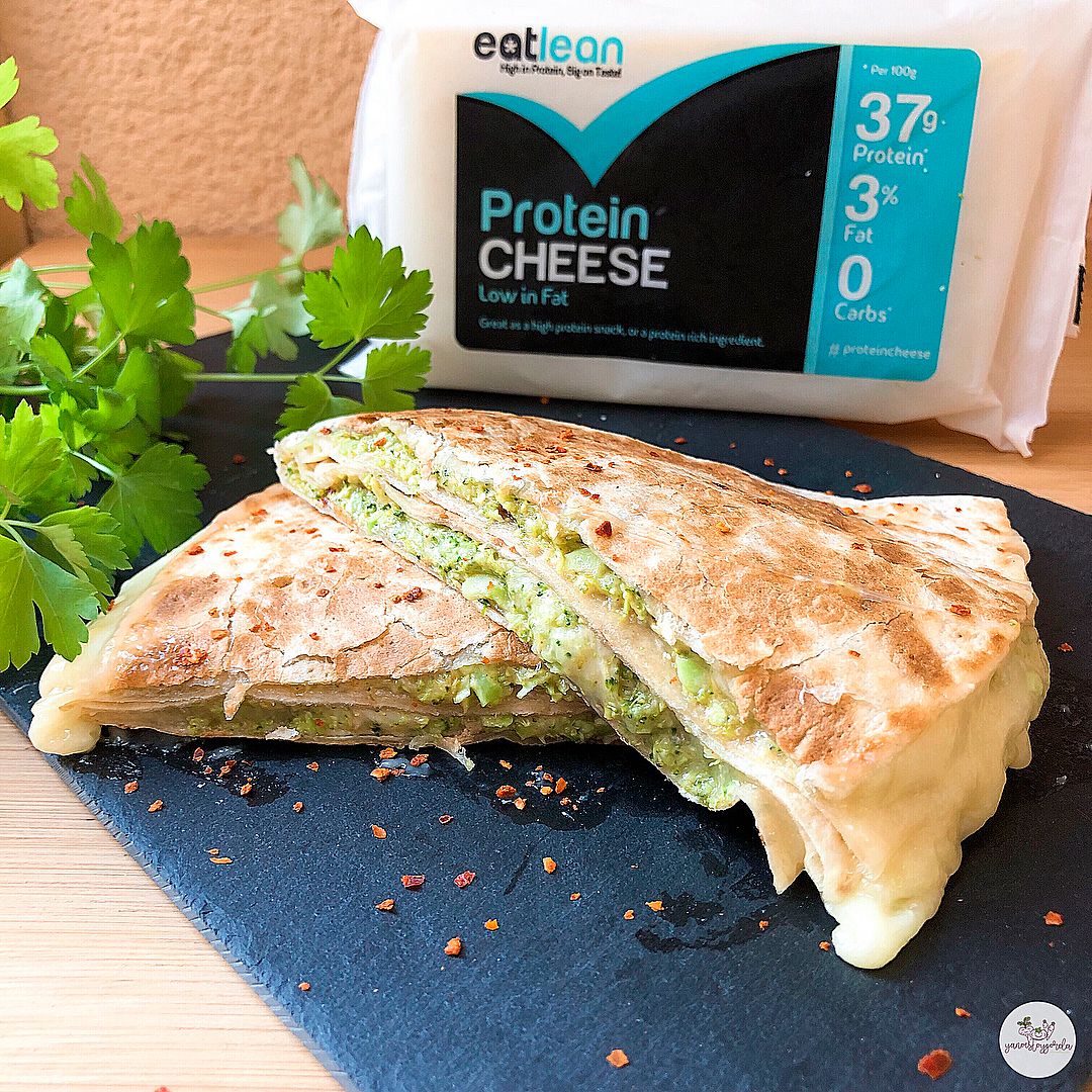 QUESADILLA DE QUINOA RELLENA DE BRÓCOLI Y QUESO QUESADILLA DE QUINOA RELLENA DE BRÓCOLI Y QUESO