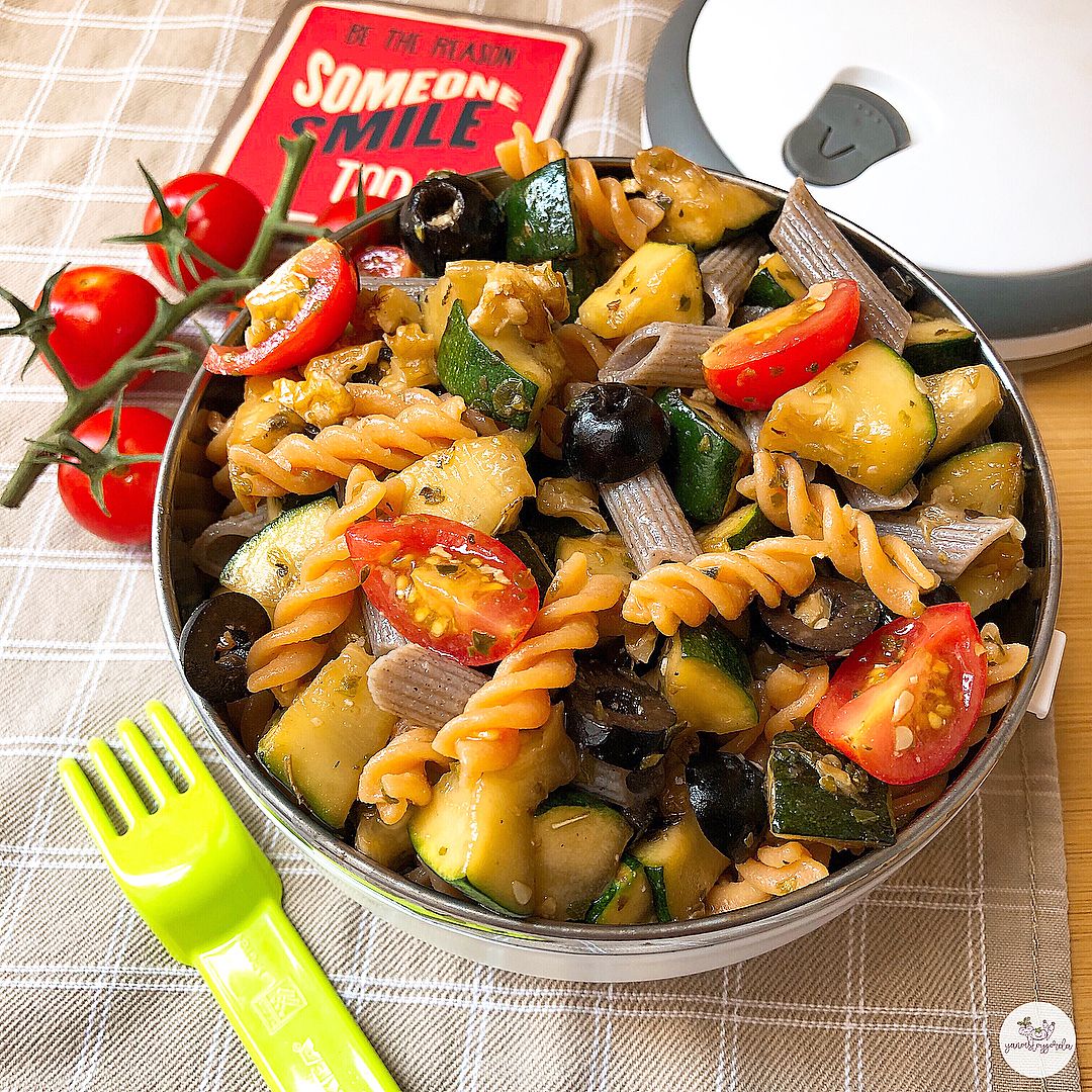 Ensalada de pasta de legumbre y trigo sarraceno Ensalada de pasta de legumbre y trigo sarraceno