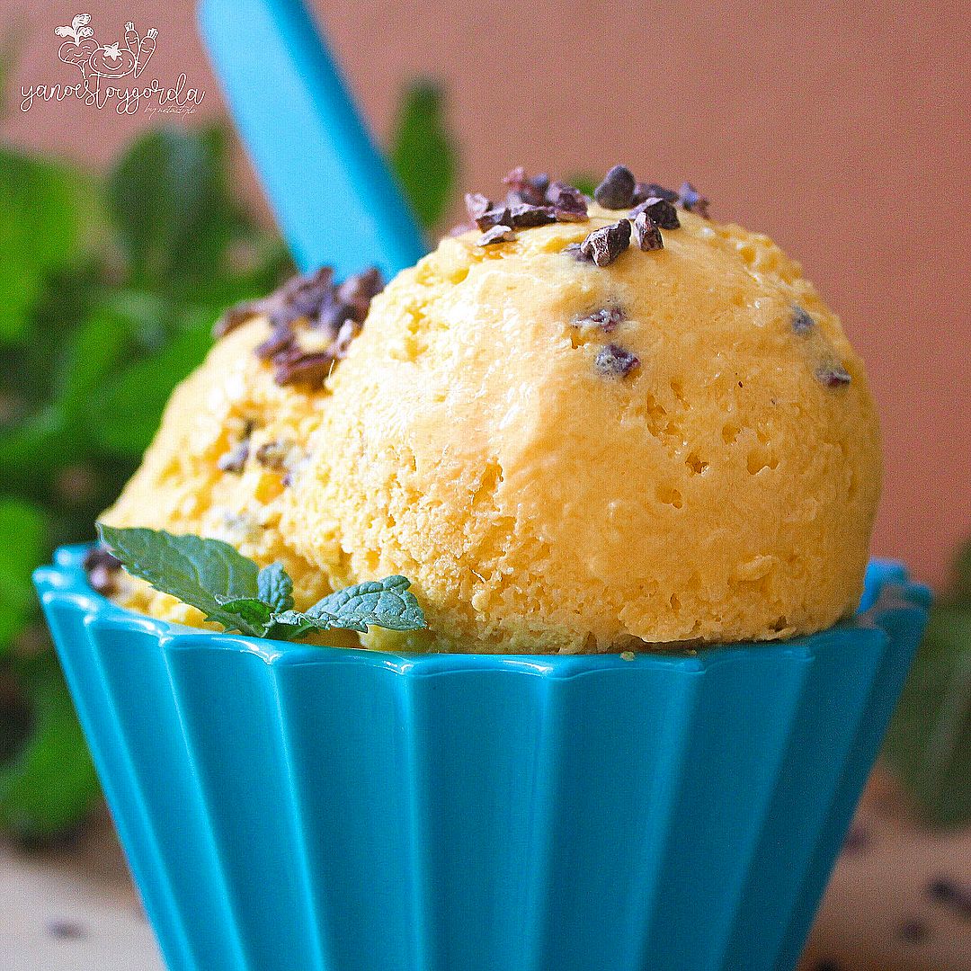 Helado cremoso de mango y yogur Helado cremoso de mango y yogur