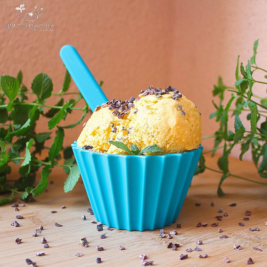 Helado cremoso de mango y yogur Helado cremoso de mango y yogur