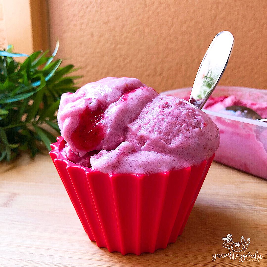 Helado saludable de cheesecake de fresa Helado saludable de cheesecake de fresa