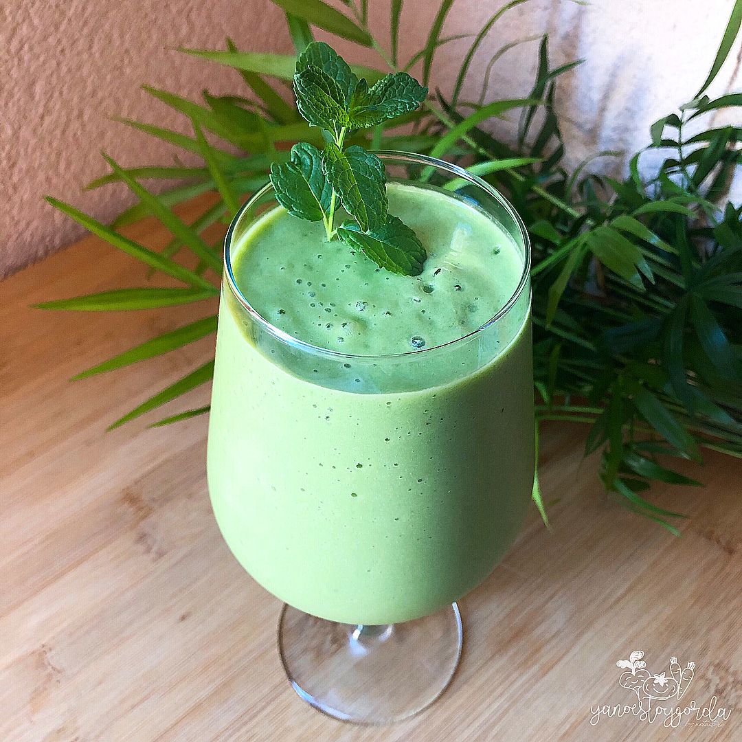 Smoothie de espinacas y aguacate Smoothie de espinacas y aguacate