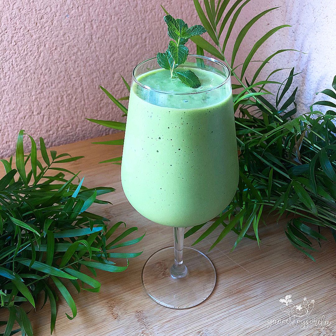 Smoothie de espinacas y aguacate Smoothie de espinacas y aguacate