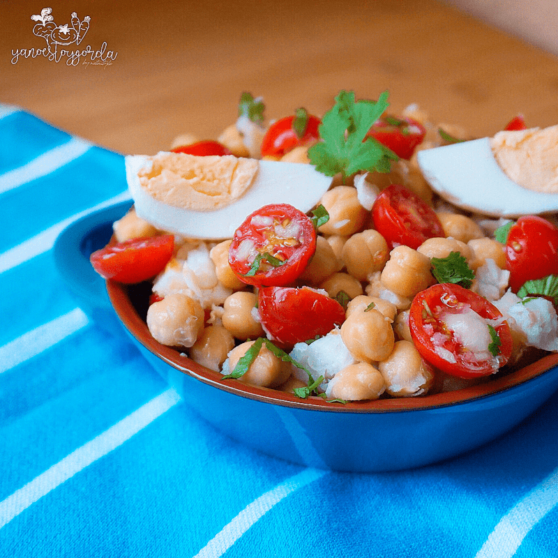 ENSALADA DE GARBANZOS Y MERLUZA