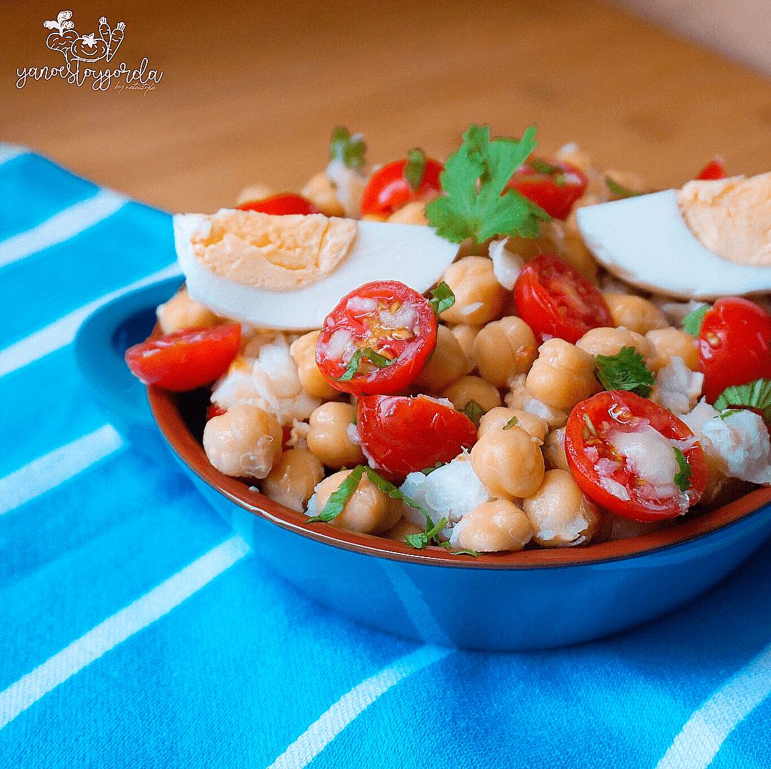 ENSALADA DE GARBANZOS Y MERLUZA
