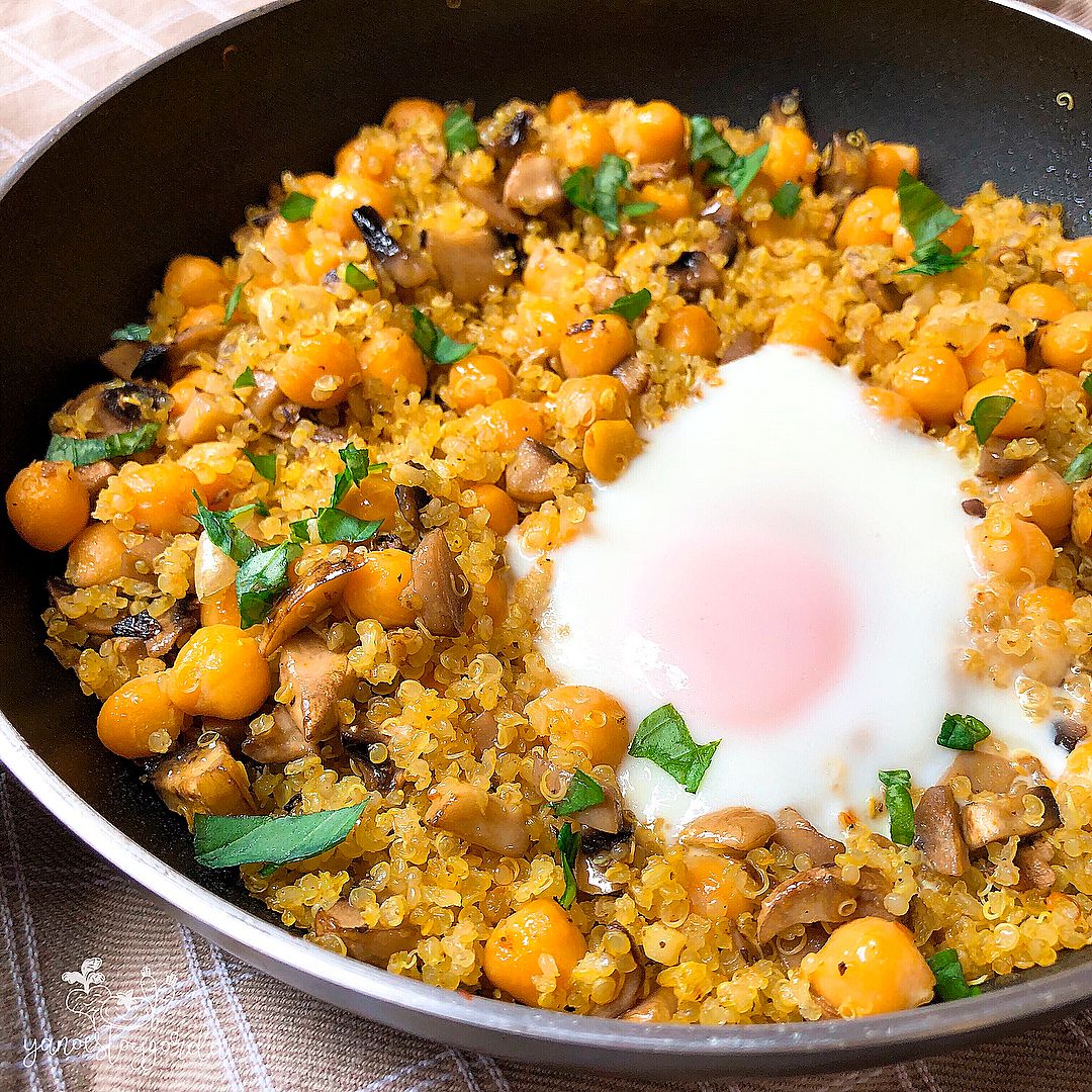 QUINOA CON GARBANZOS AL CURRY