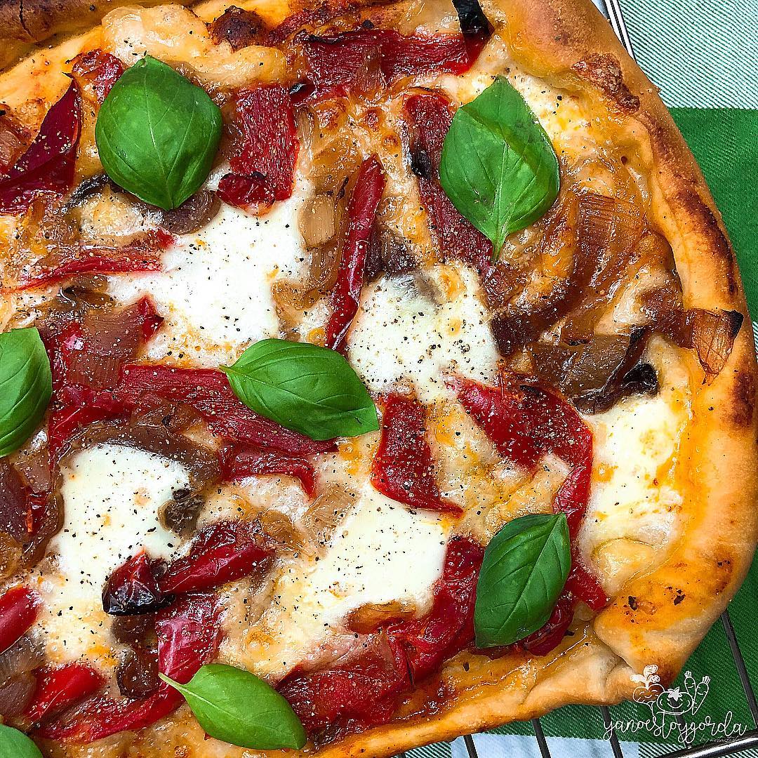 PIZZA INTEGRAL CON VERDURAS ASADAS PIZZA INTEGRAL CON VERDURAS ASADAS