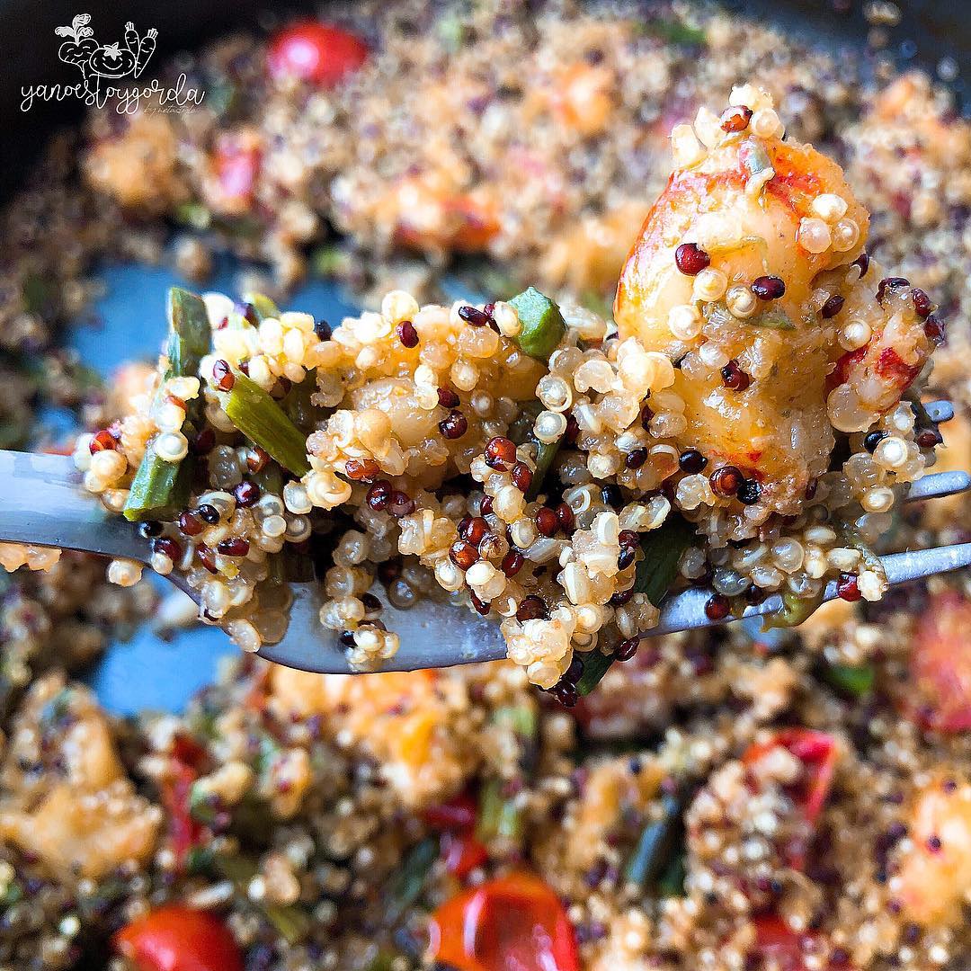 QUINOA CON ESPÁRRAGOS Y GAMBAS QUINOA CON ESPÁRRAGOS Y GAMBAS