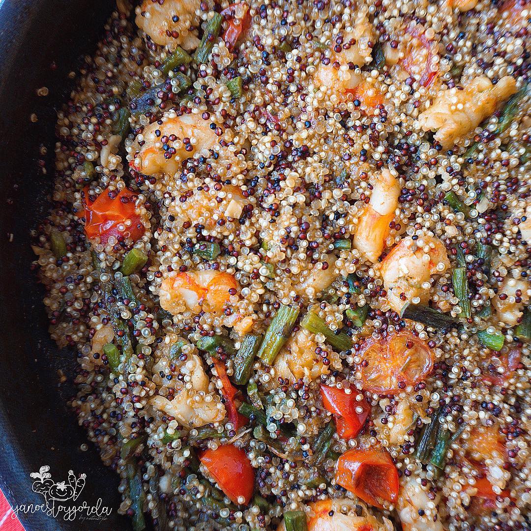 QUINOA CON ESPÁRRAGOS Y GAMBAS QUINOA CON ESPÁRRAGOS Y GAMBAS