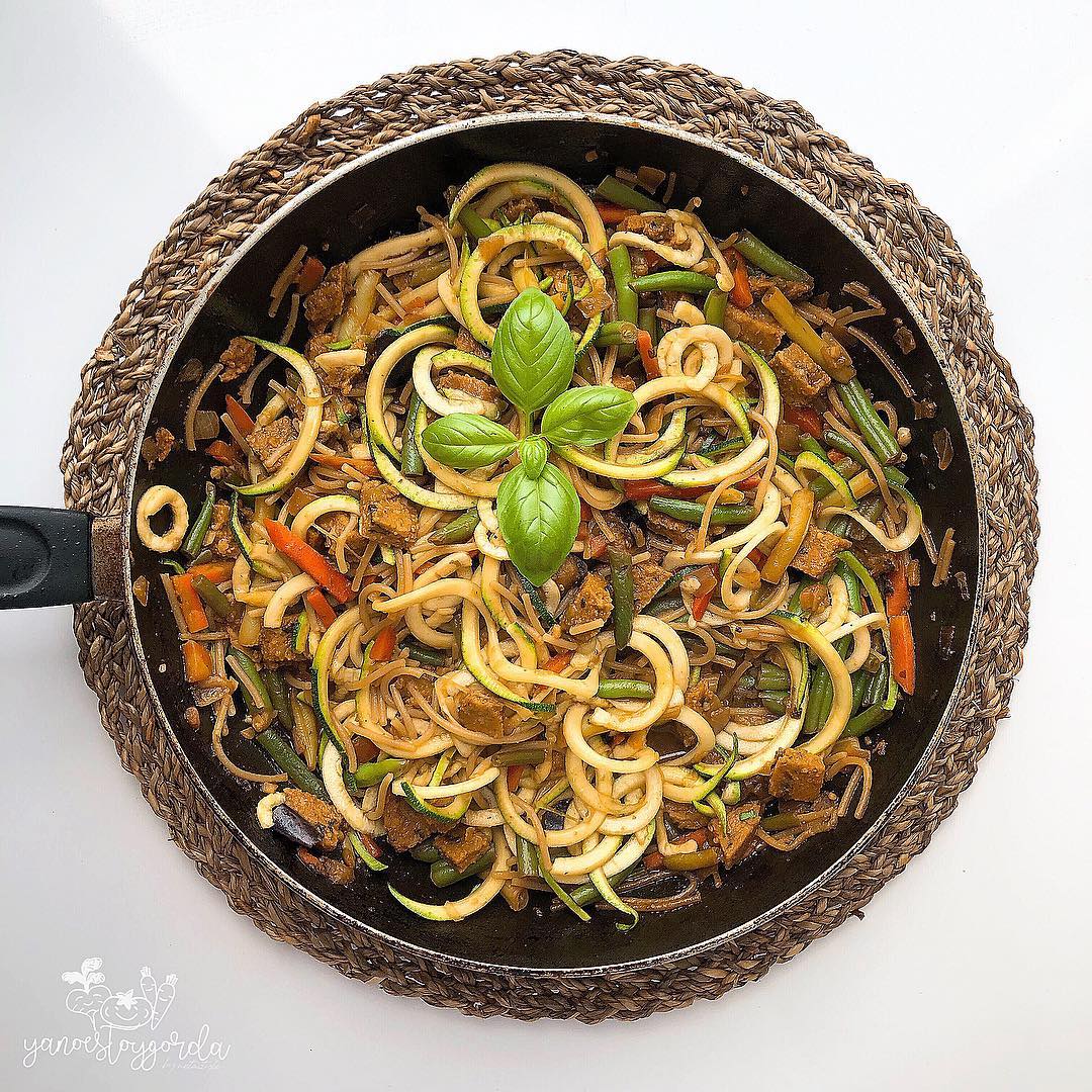 Espaguetis con verduras y rulo vegetal Espaguetis con verduras y rulo vegetal