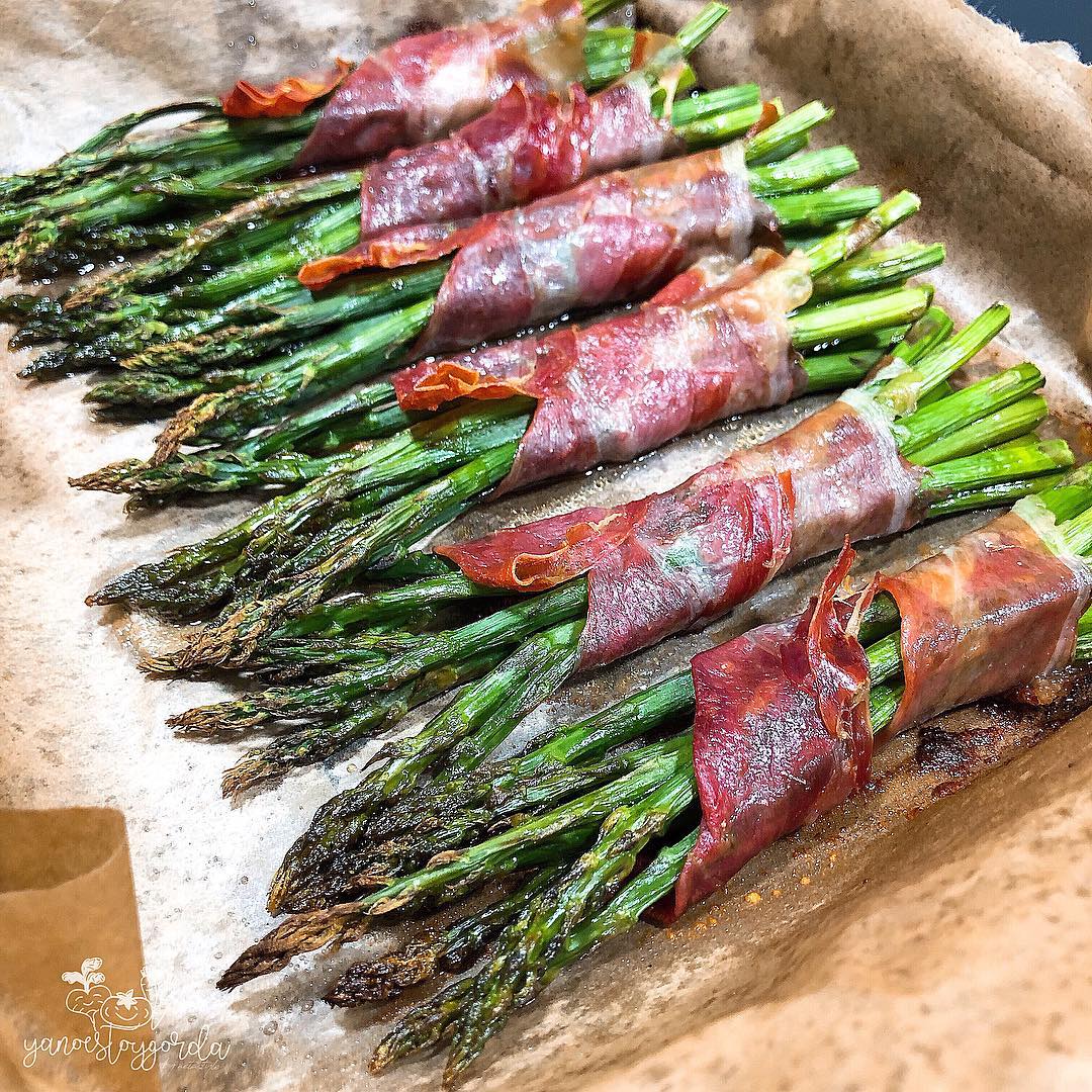 Espárragos trigueros con jamón Espárragos trigueros con jamón