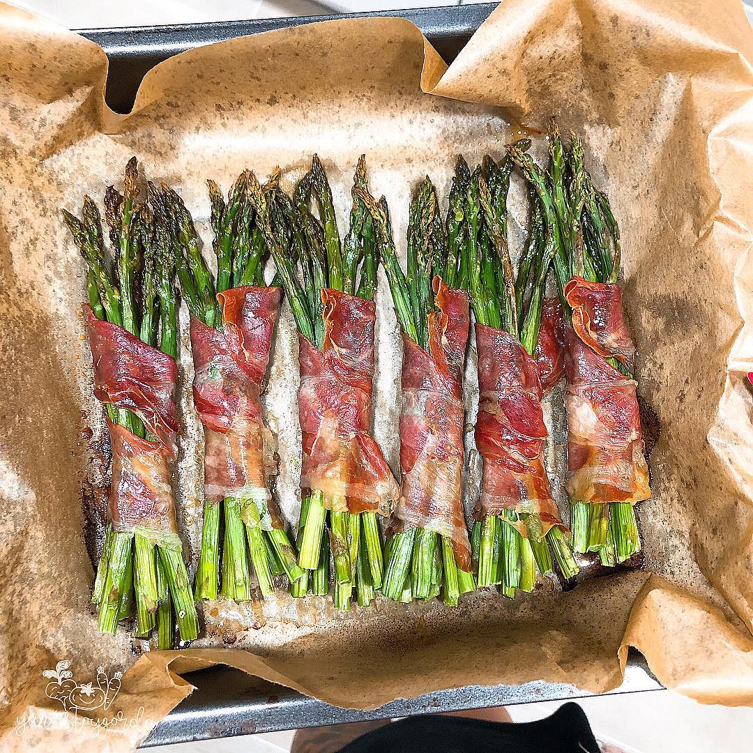 Espárragos trigueros con jamón Espárragos trigueros con jamón