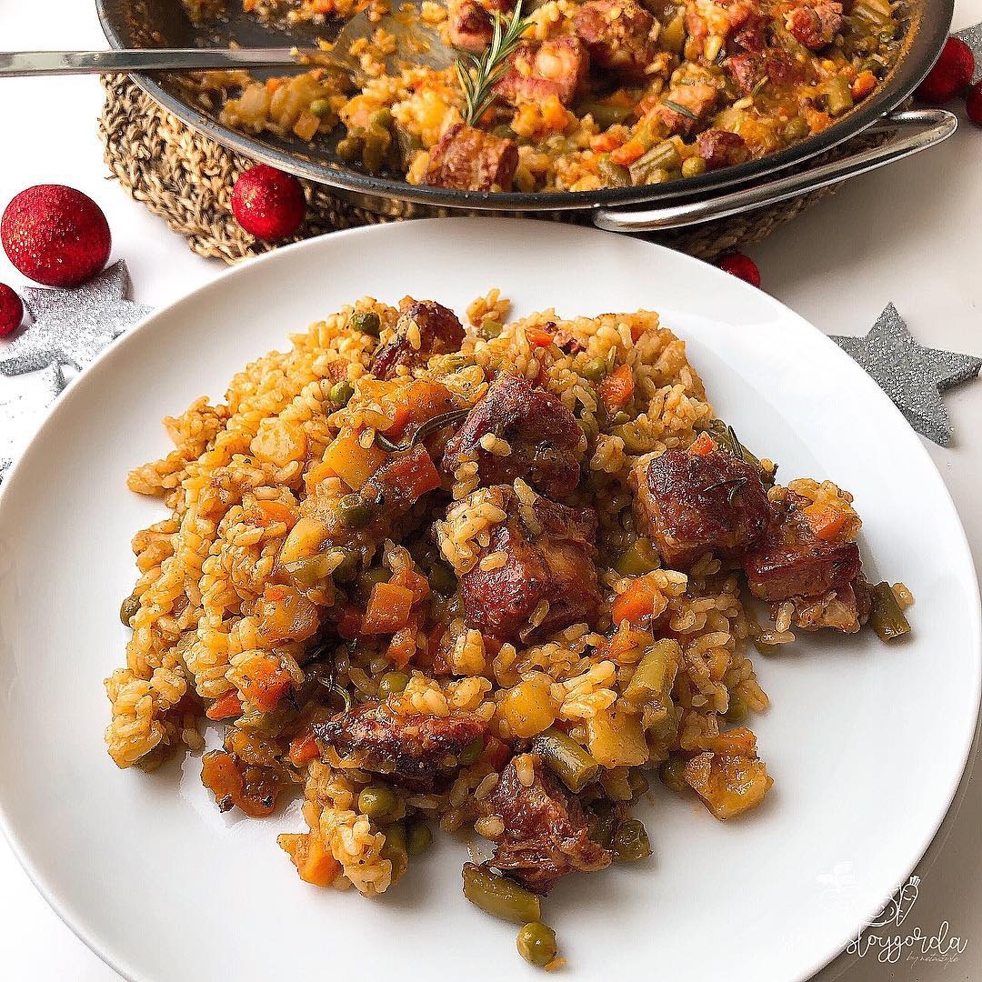 Arroz con costillas de cerdo y patatas Arroz con costillas de cerdo y patatas