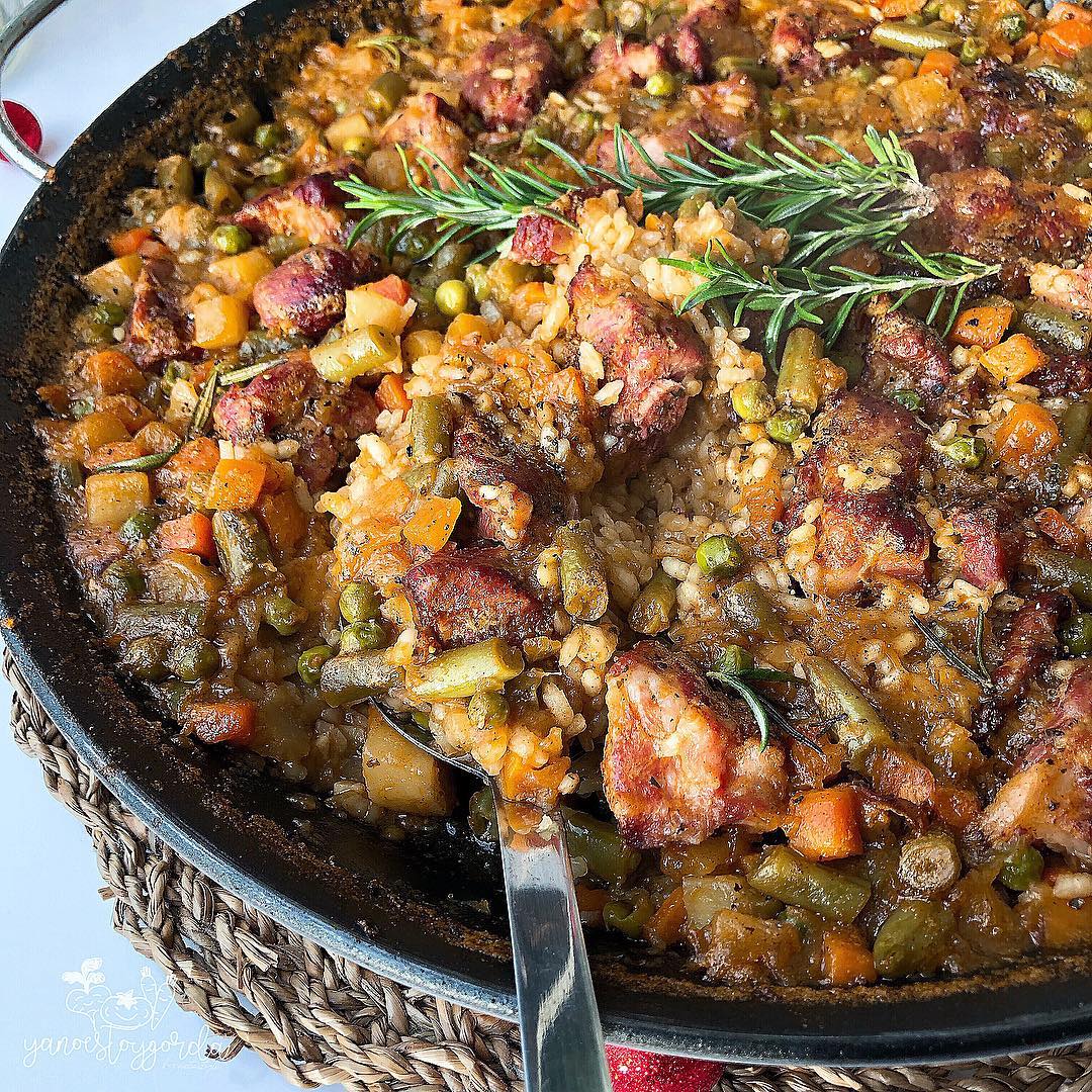 Arroz con costillas de cerdo y patatas Arroz con costillas de cerdo y patatas