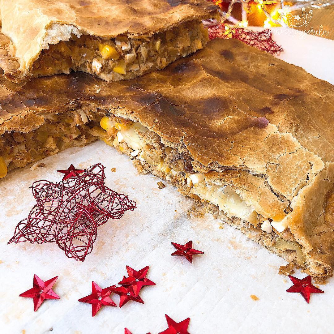 EMPANADA DE ATÚN Y HUEVO EMPANADA DE ATÚN Y HUEVO
