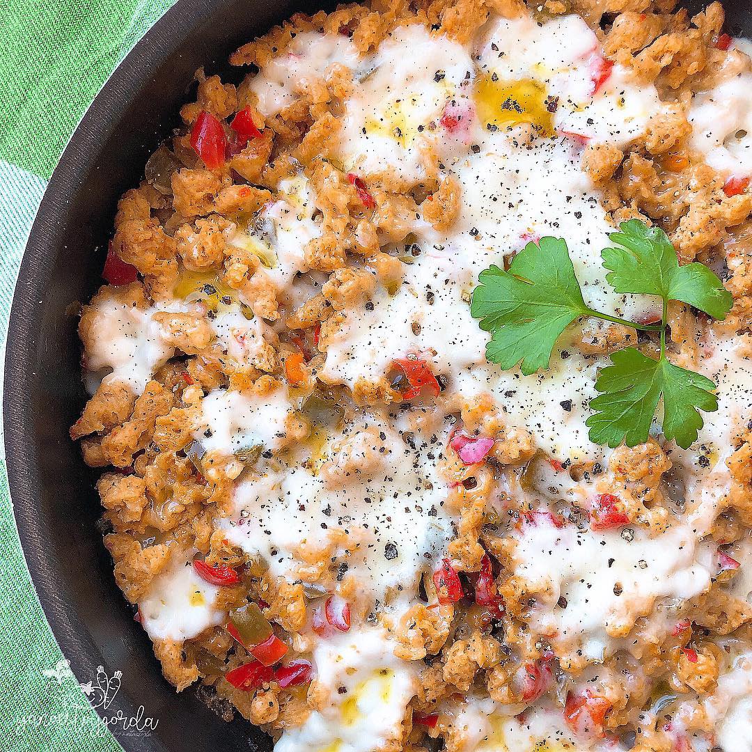 SOJA TEXTURIZADA CON PIMIENTOS Y QUESO SOJA TEXTURIZADA CON PIMIENTOS Y QUESO